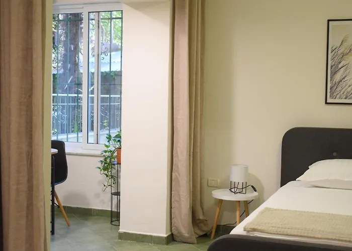 Feels Like - Flh Albania טיראנה