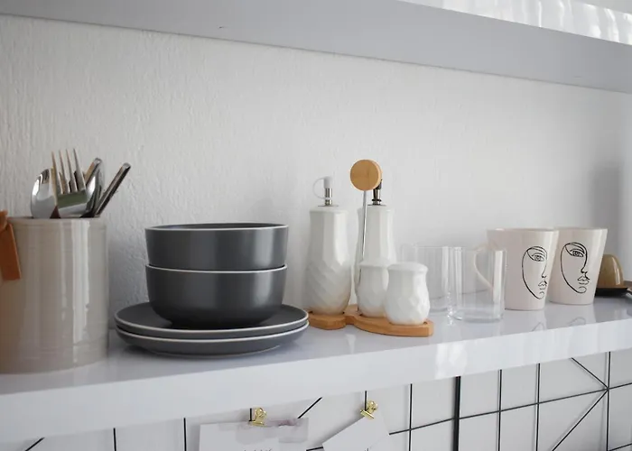 Feels Like - Flh Albania * ティラナ